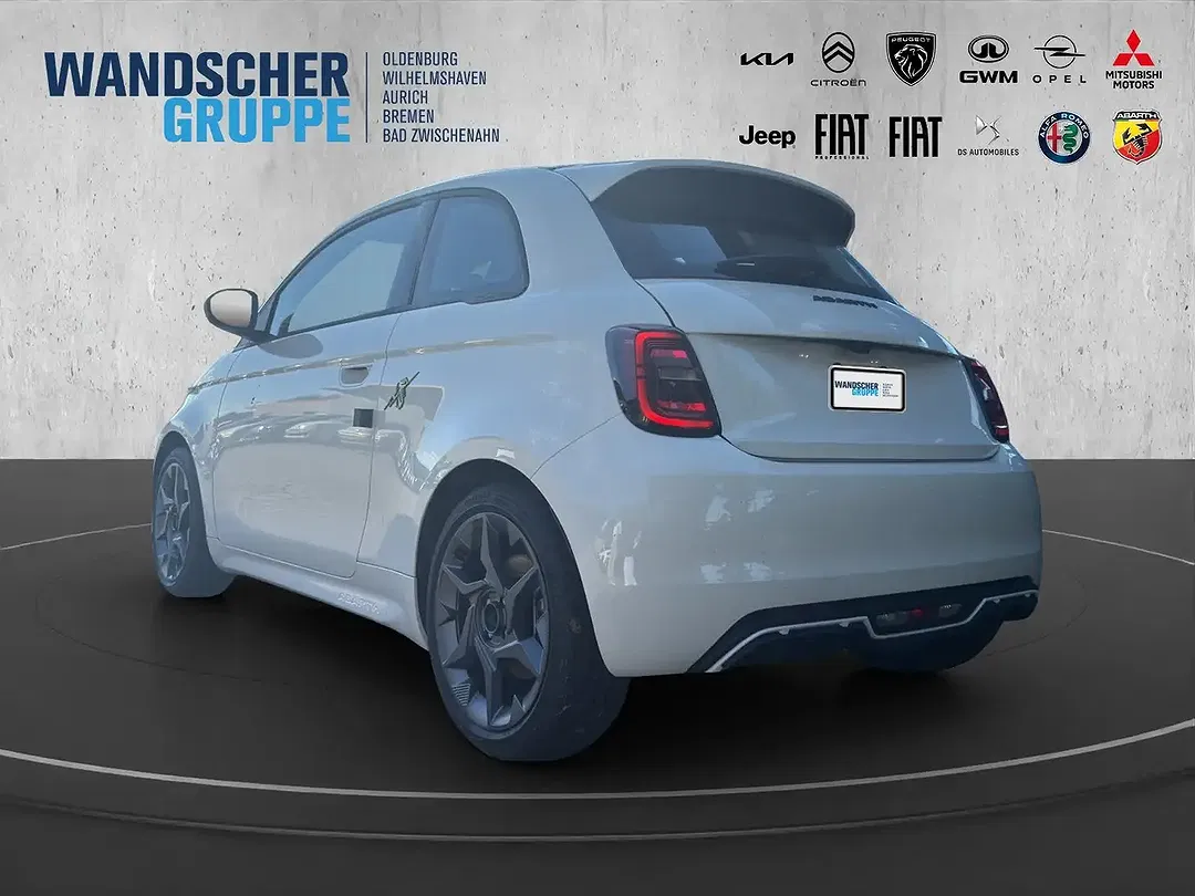 Abarth 500e - Thumbnail 3