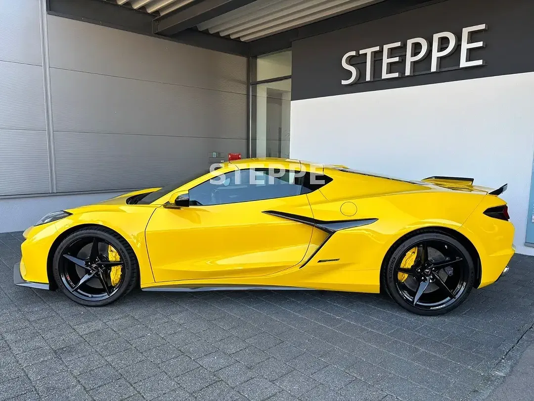 Corvette C8 - Thumbnail 2