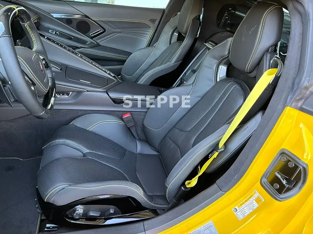 Corvette C8 - Thumbnail 4