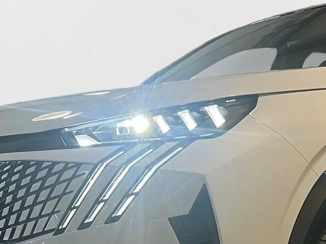 Peugeot 3008 - Thumbnail 5