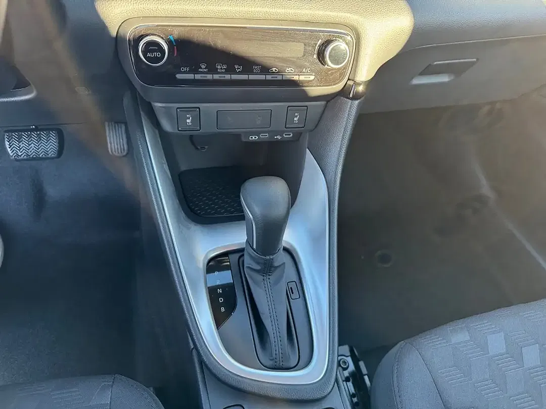 Mazda 2 - Thumbnail 2