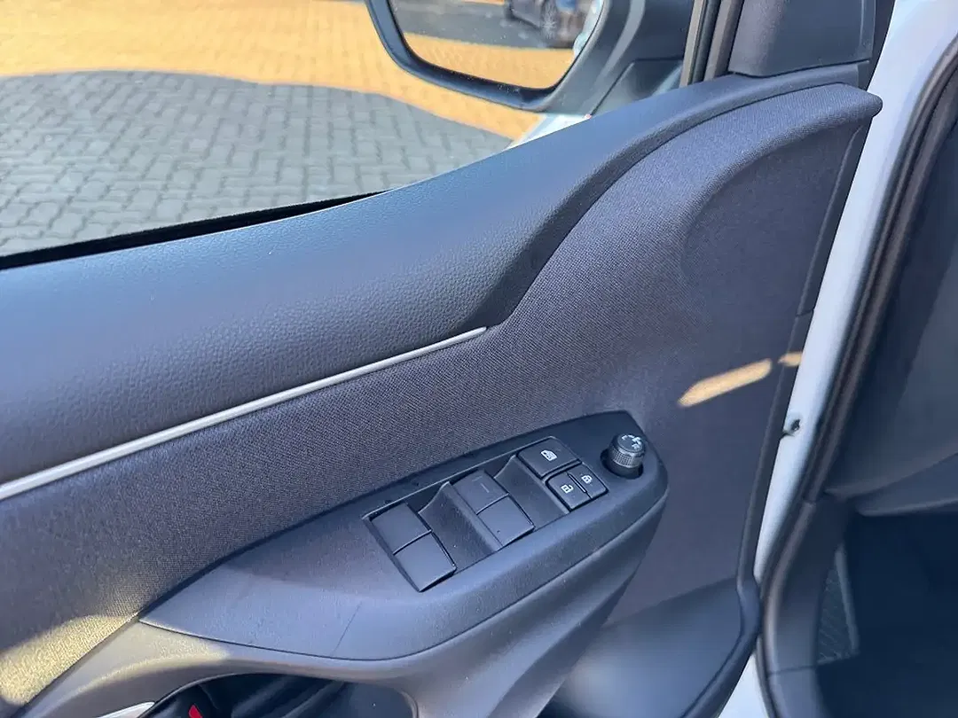 Mazda 2 - Thumbnail 3