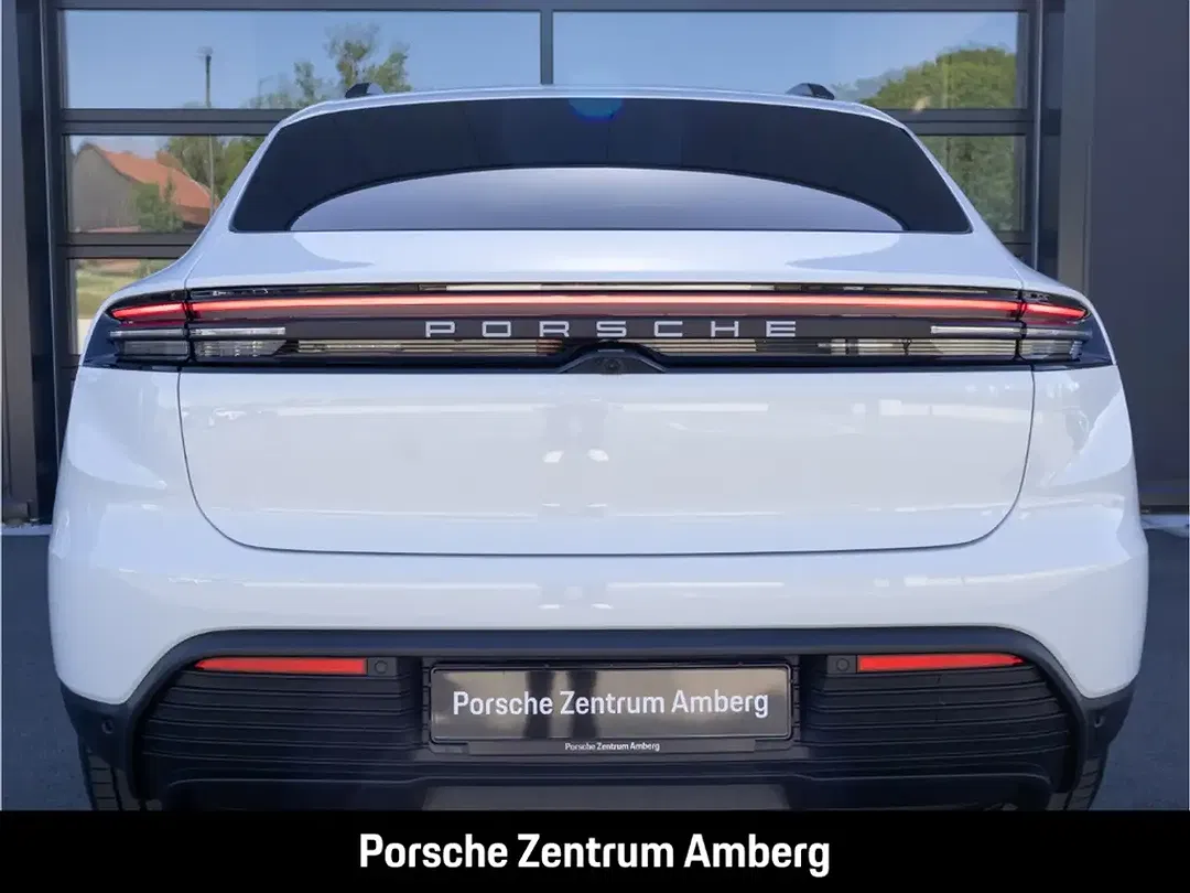 Porsche Macan - Thumbnail 4