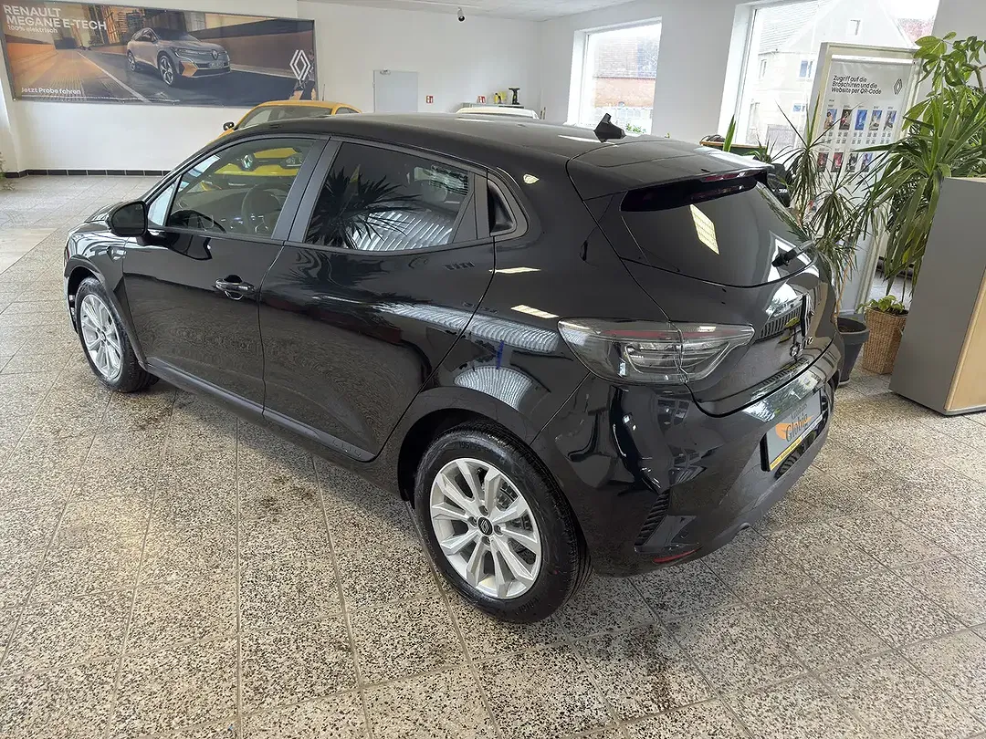 Renault Clio - Thumbnail 3