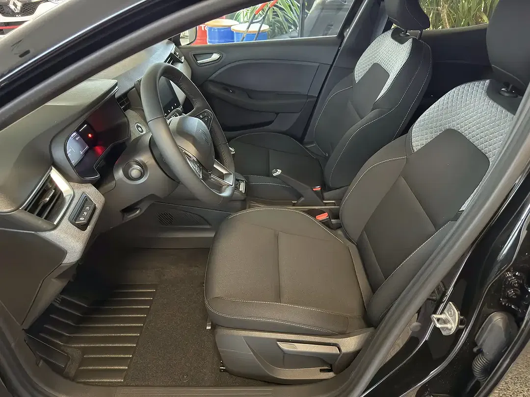 Renault Clio - Thumbnail 9