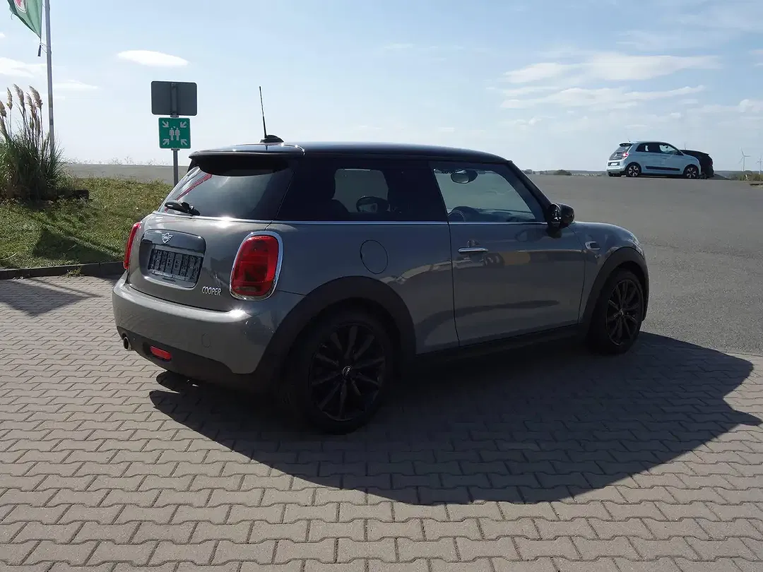 MINI Cooper - Thumbnail 4