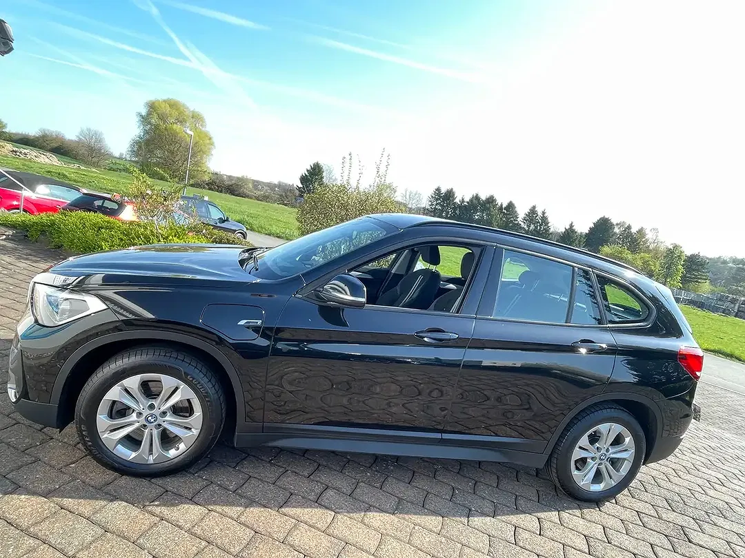 BMW X1 - Thumbnail 3