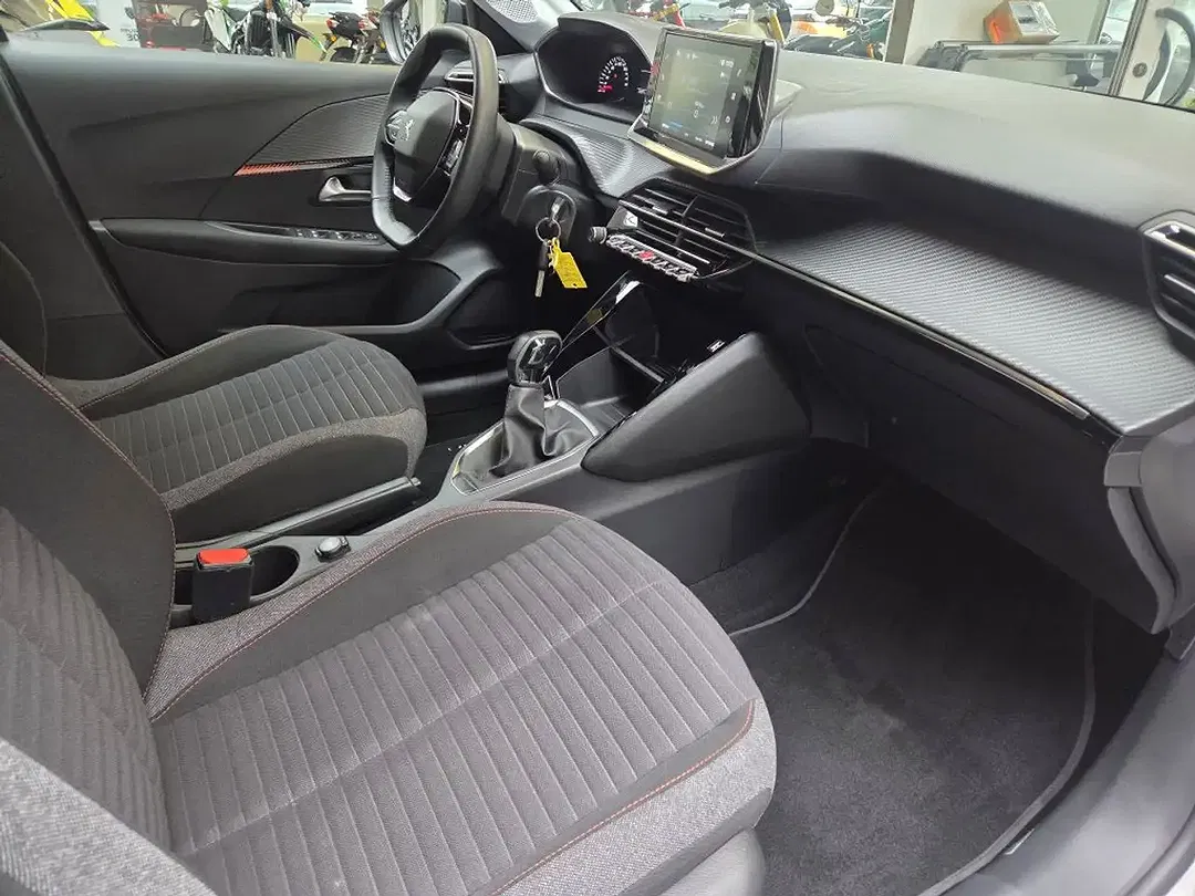 Peugeot 208 - Thumbnail 11