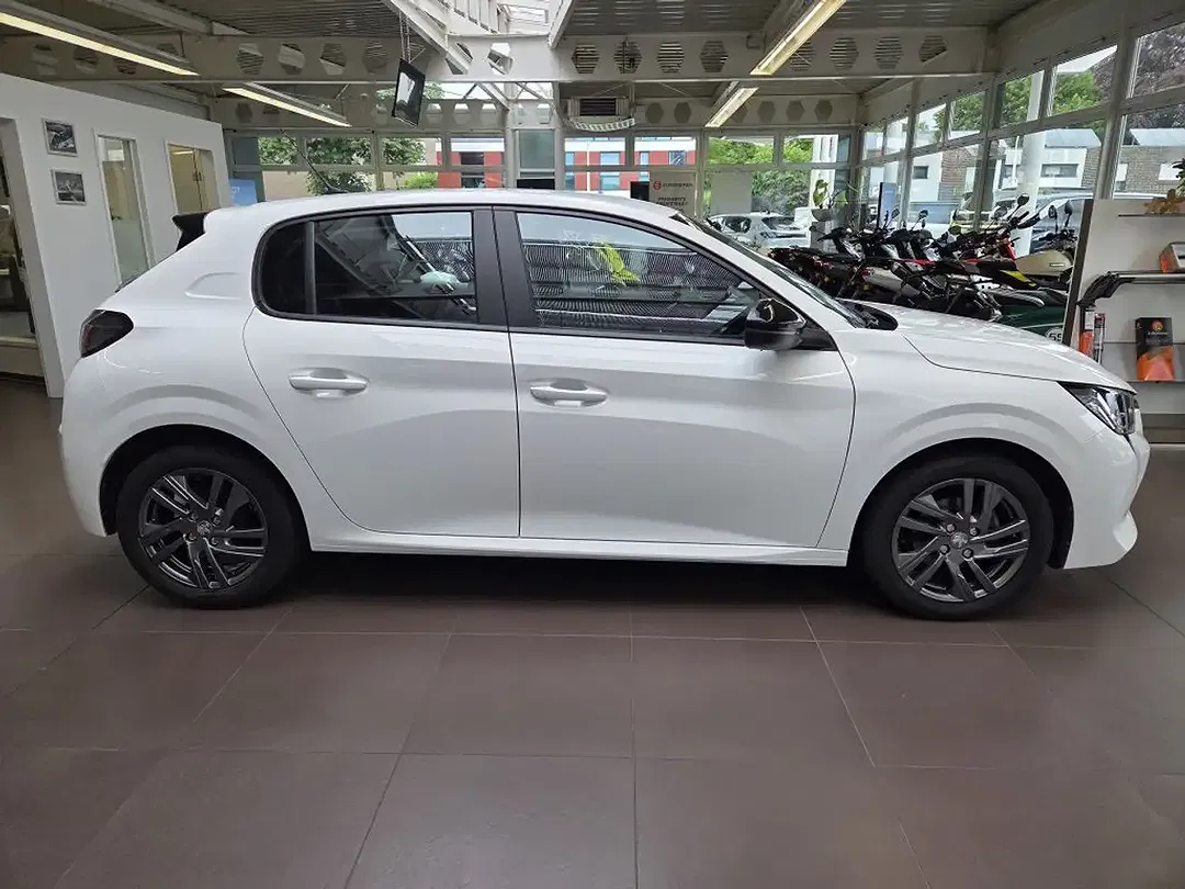 Peugeot 208 - Thumbnail 12