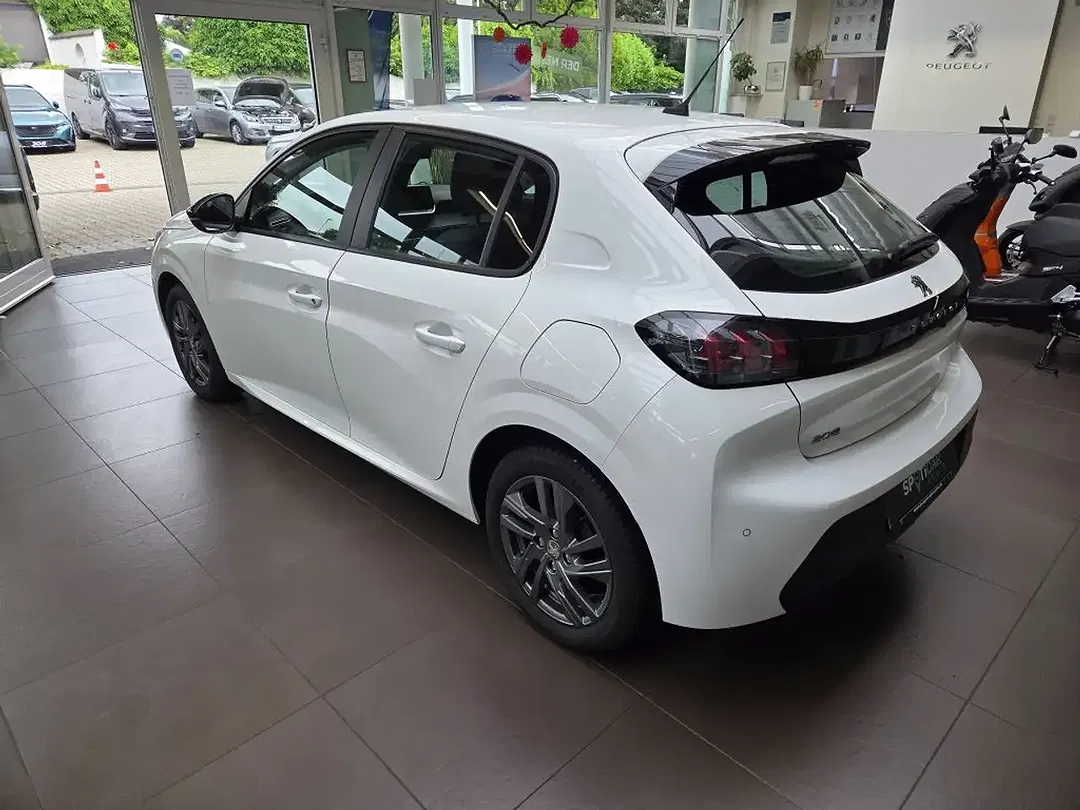 Peugeot 208 - Thumbnail 2