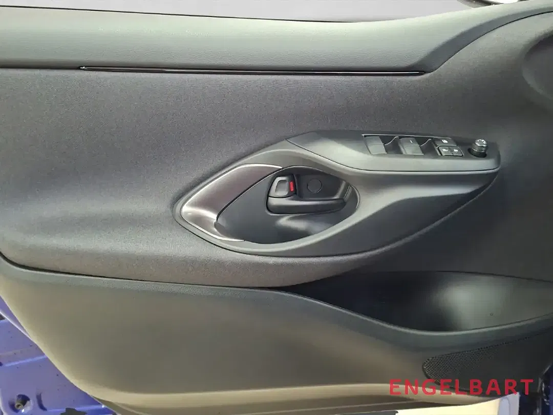 Toyota Yaris - Thumbnail 9
