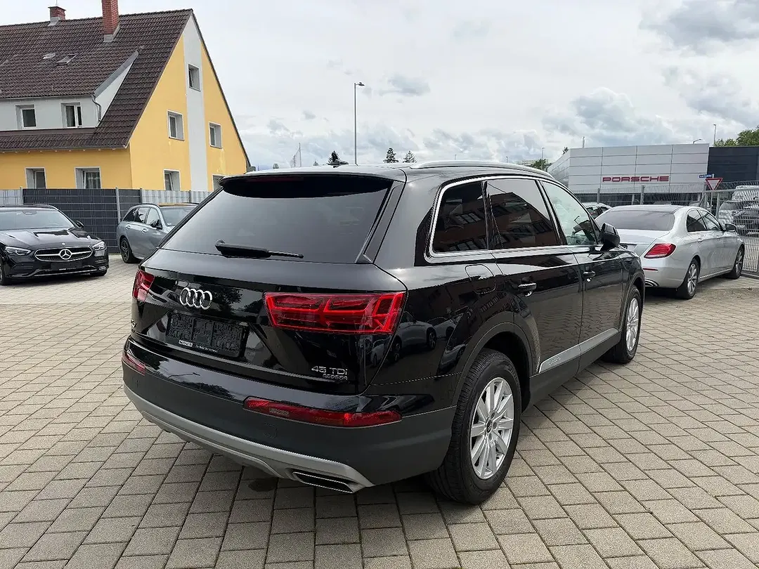 Audi Q7 - Thumbnail 6