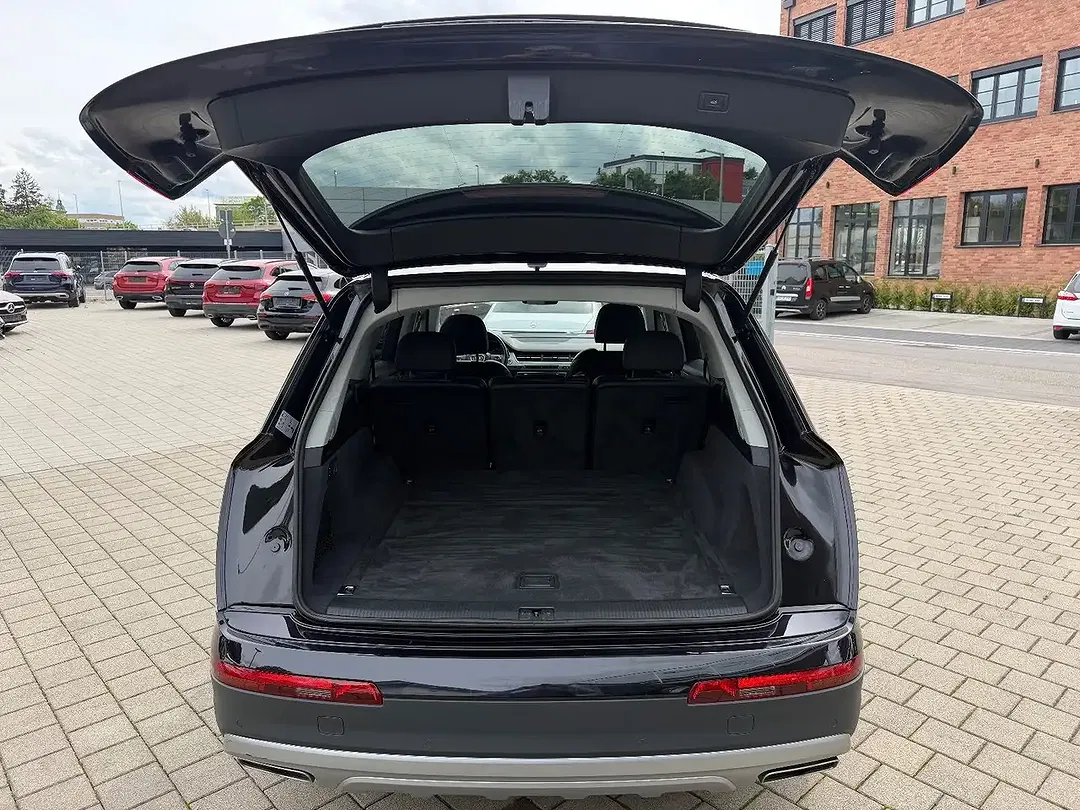 Audi Q7 - Thumbnail 9