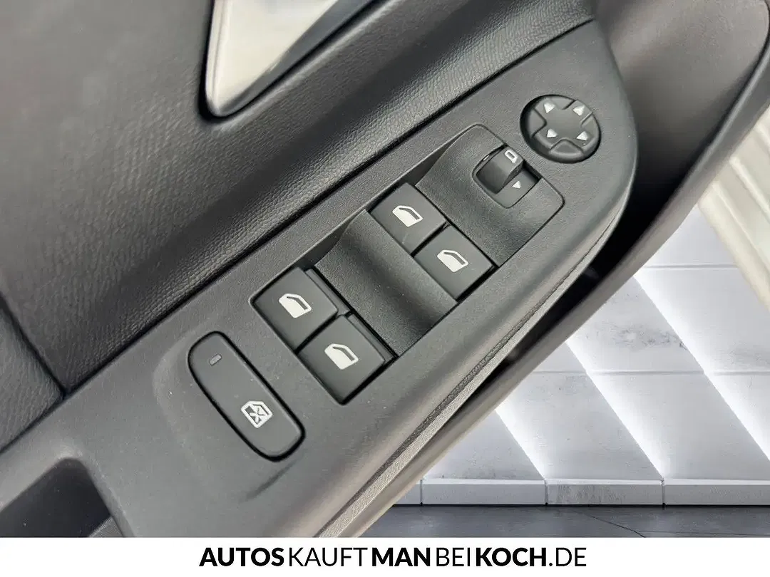 Opel Corsa - Thumbnail 12
