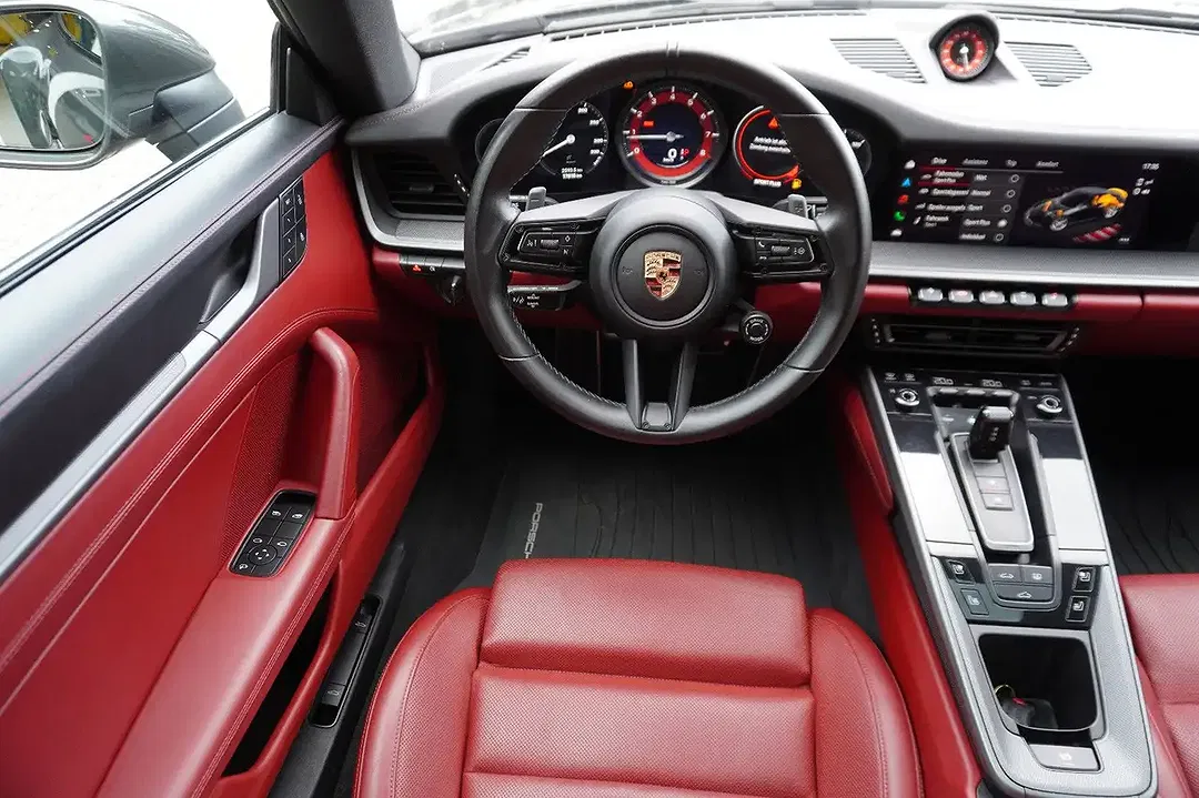 Porsche 992 - Thumbnail 11
