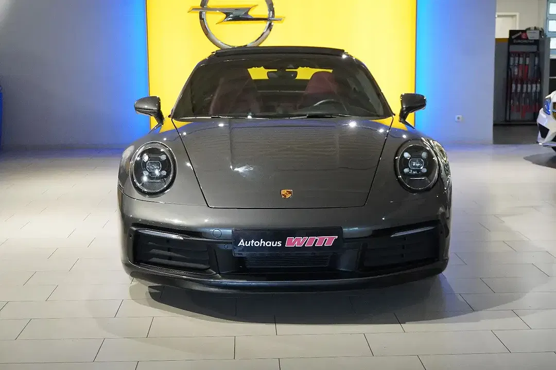 Porsche 992 - Thumbnail 2