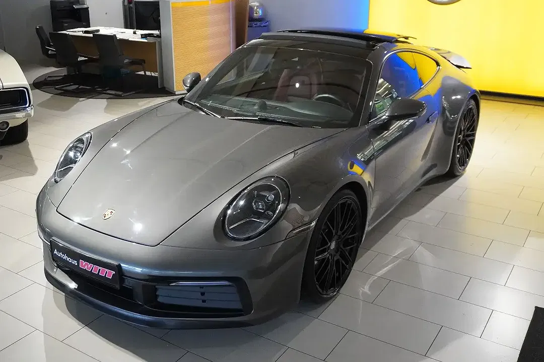Porsche 992 - Thumbnail 3