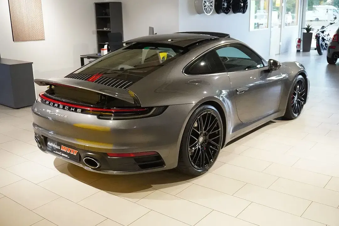 Porsche 992 - Thumbnail 6