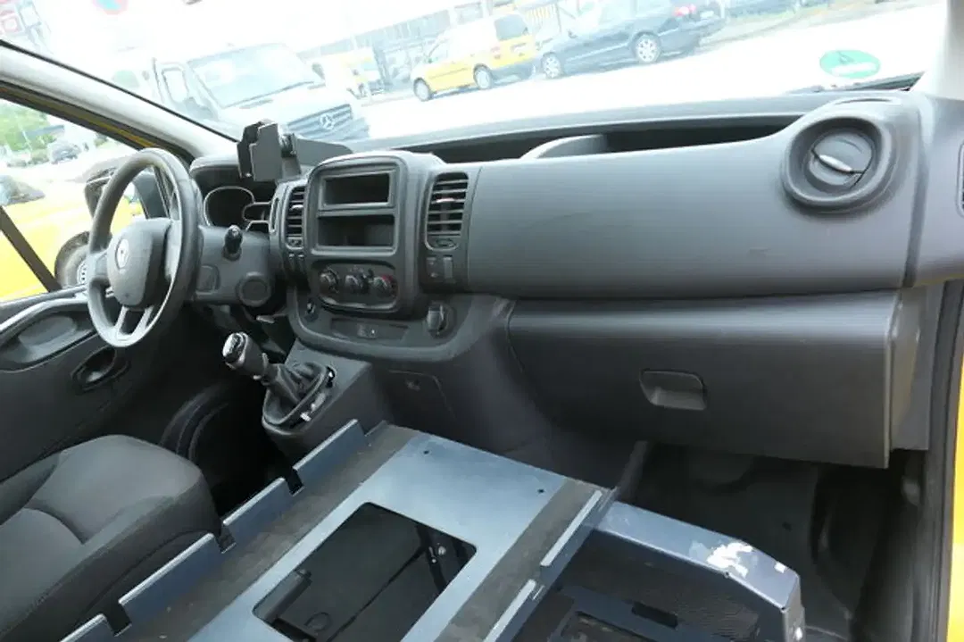 Renault Trafic - Thumbnail 9