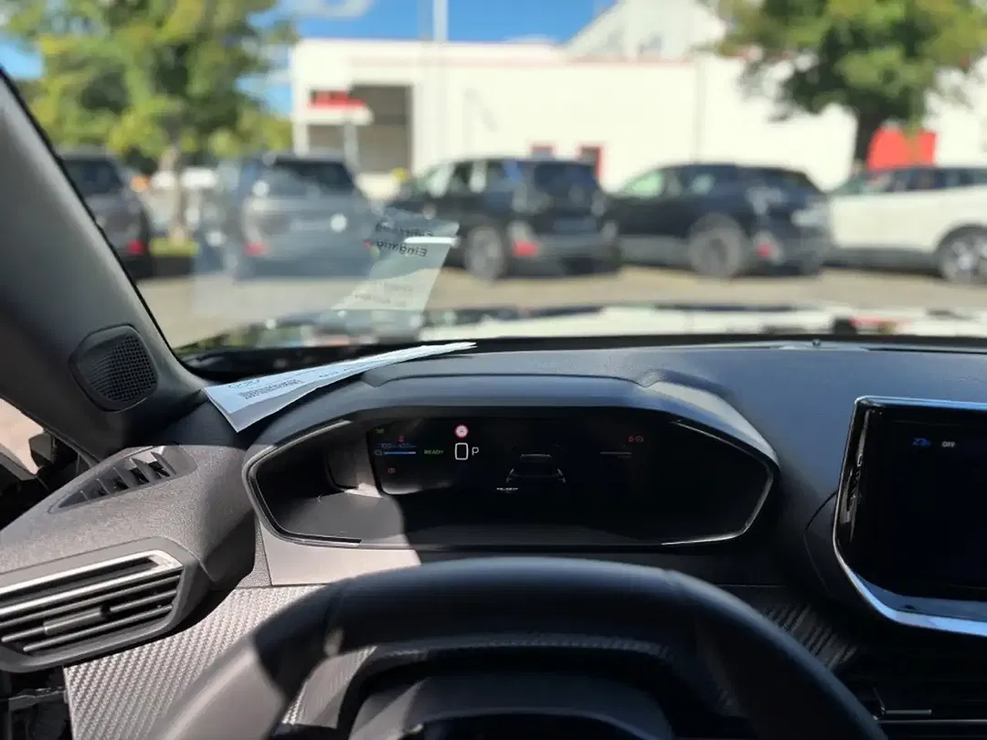 Peugeot 2008 - Thumbnail 11