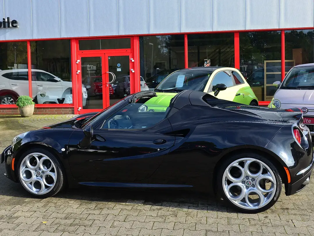 Alfa Romeo 4C - Thumbnail 11