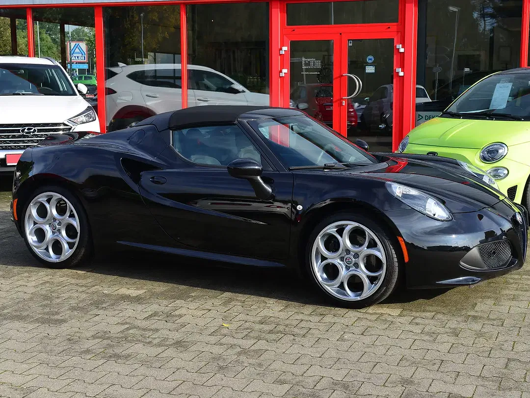 Alfa Romeo 4C - Thumbnail 4