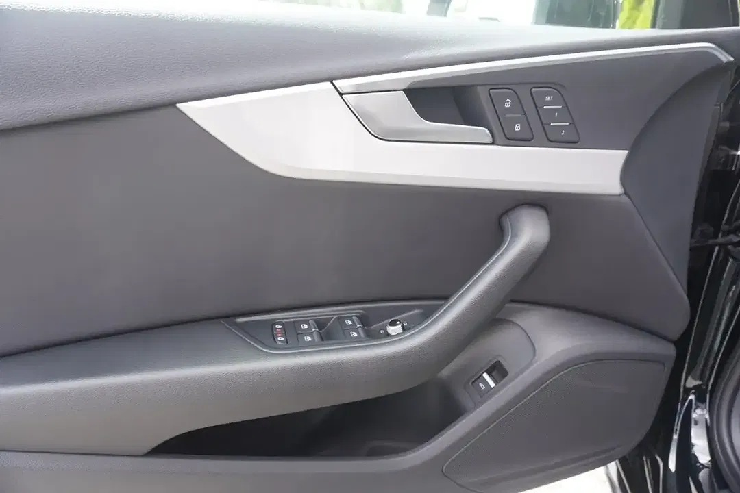 Audi A4 - Thumbnail 9
