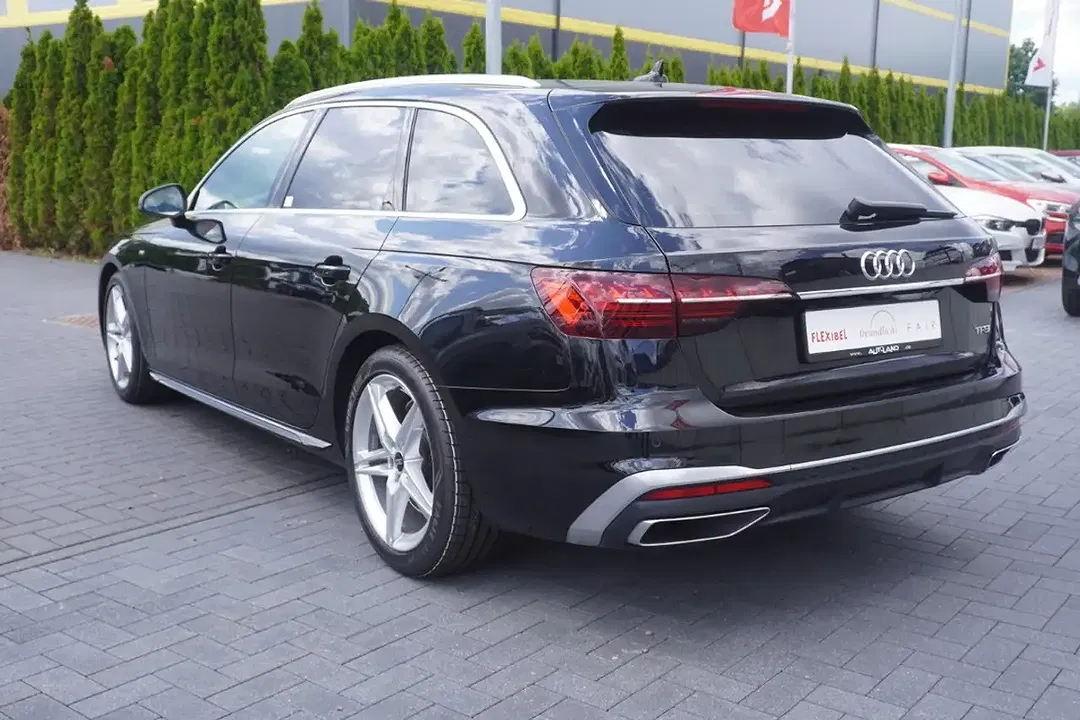 Audi A4 - Thumbnail 2