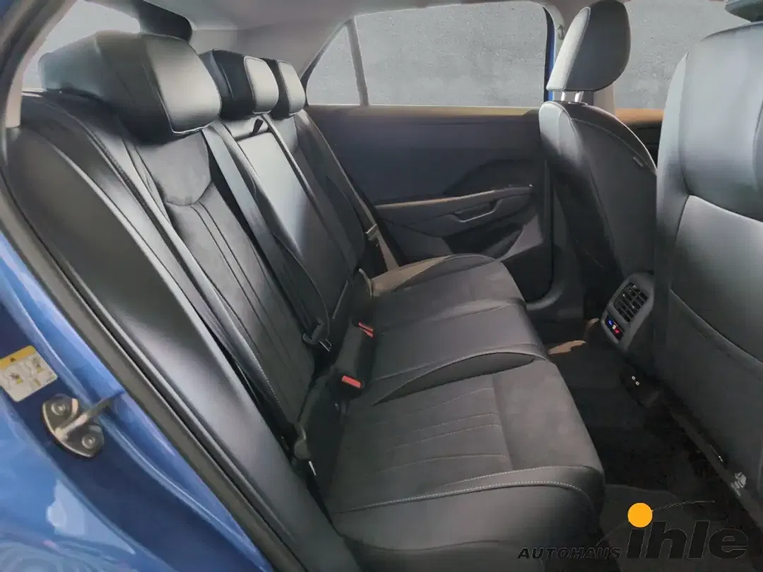 Volkswagen T-Roc - Thumbnail 9