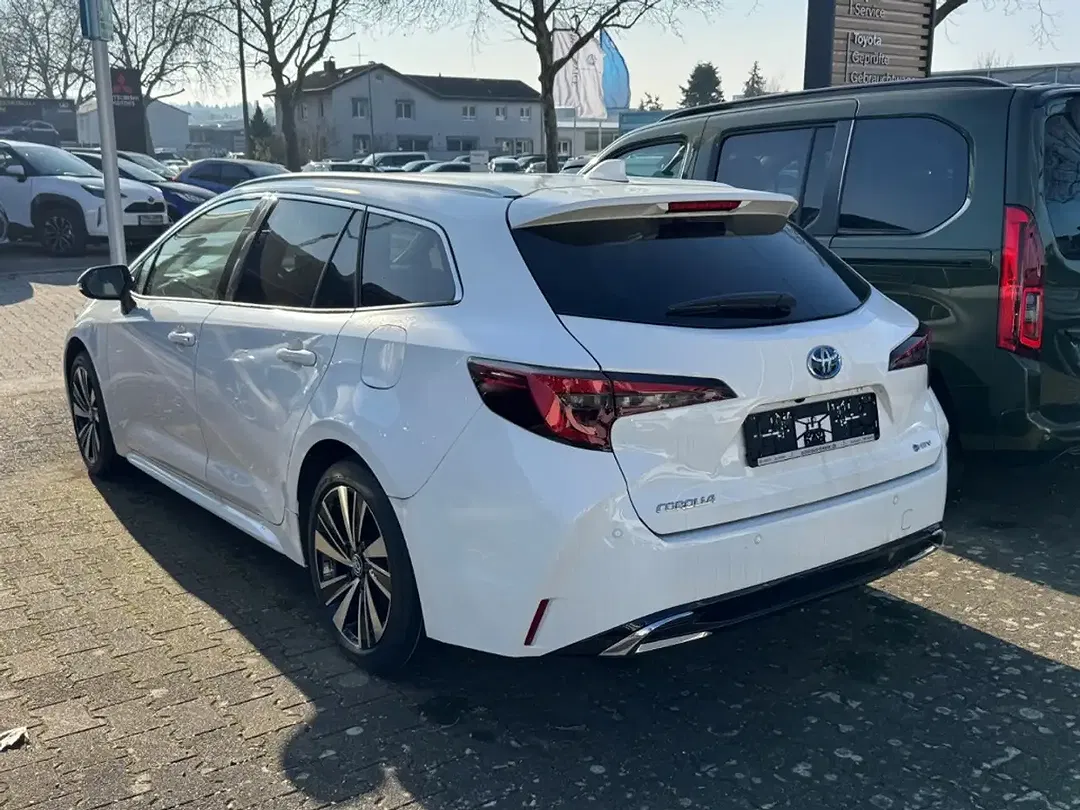 Toyota Corolla - Thumbnail 3