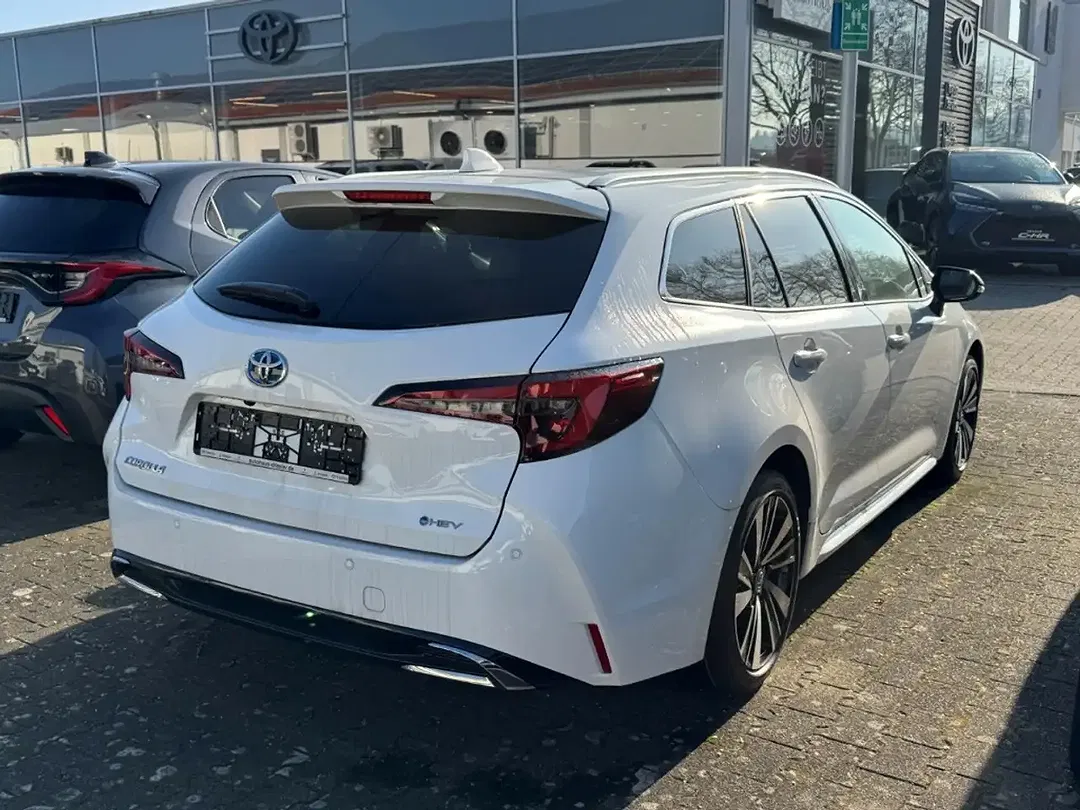 Toyota Corolla - Thumbnail 4