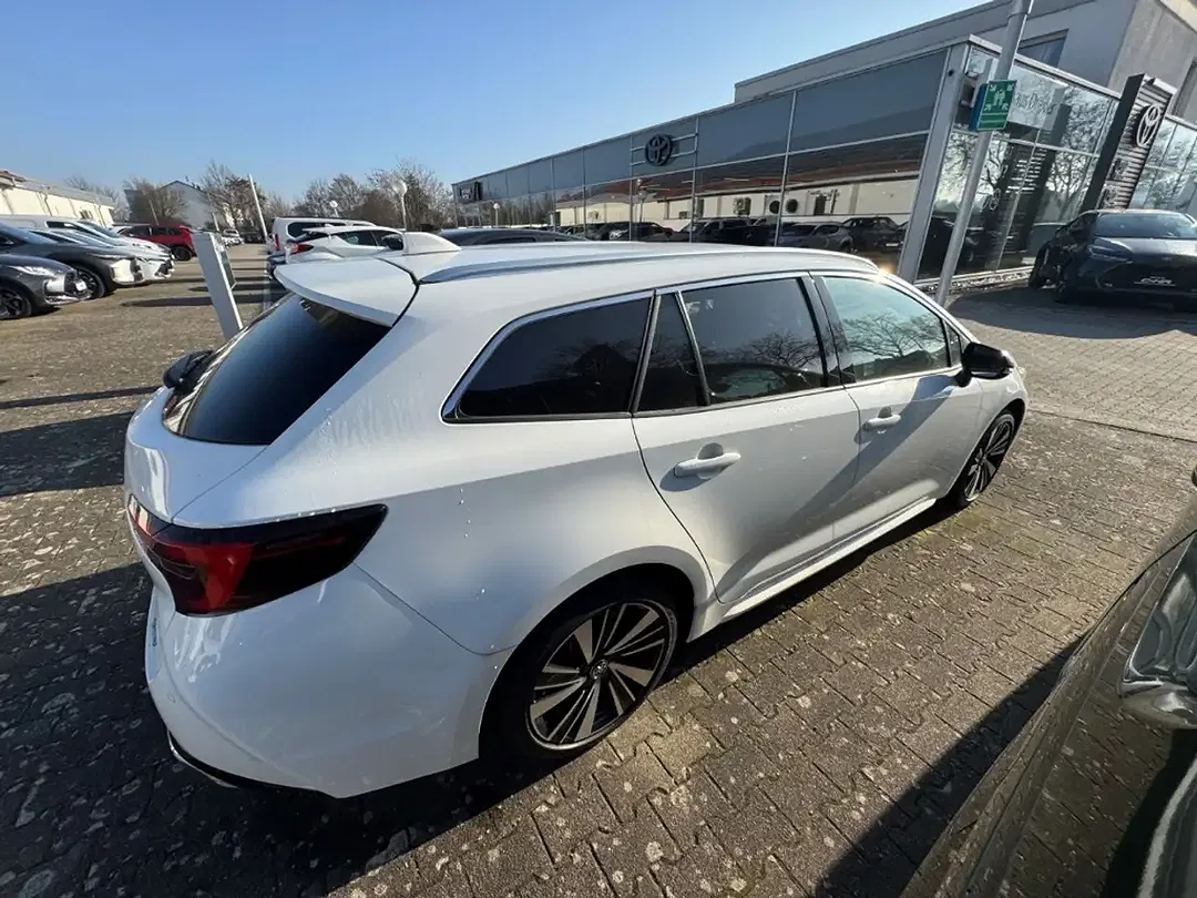 Toyota Corolla - Thumbnail 5