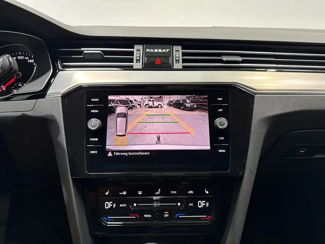 Volkswagen Passat Variant - Thumbnail 15