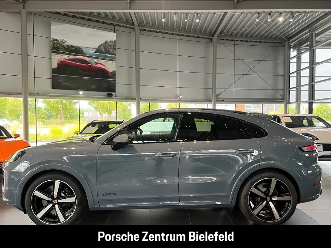 Porsche Cayenne - Thumbnail 2