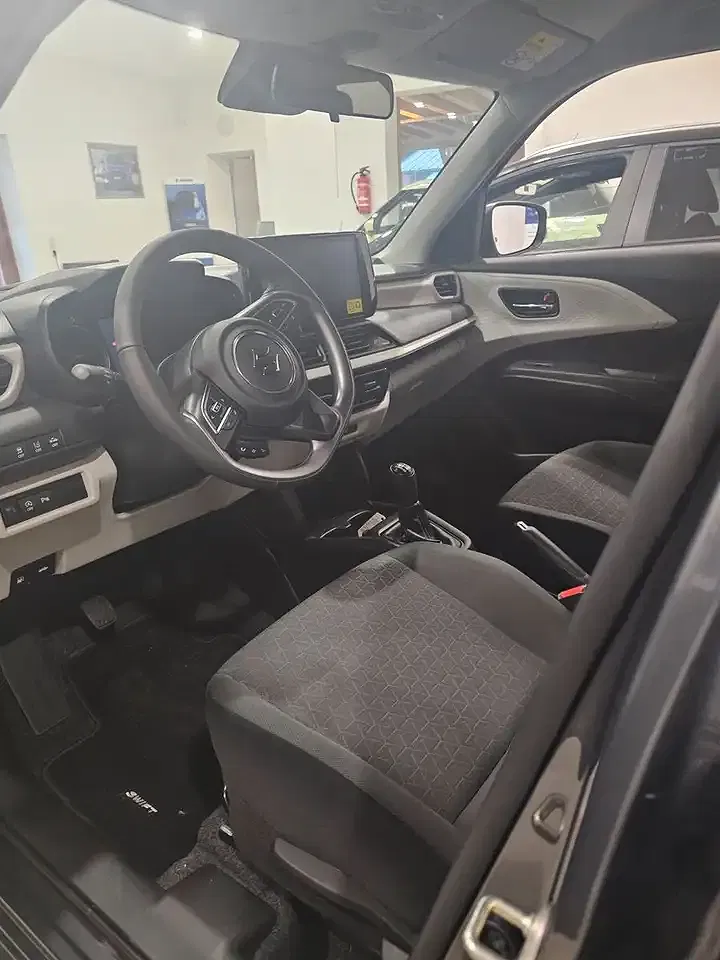 Suzuki Swift - Thumbnail 12