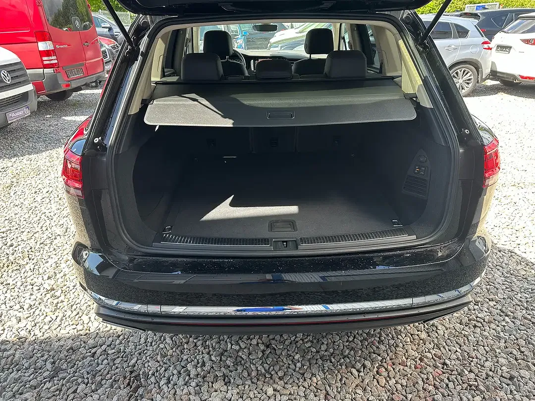 Volkswagen Touareg - Thumbnail 12