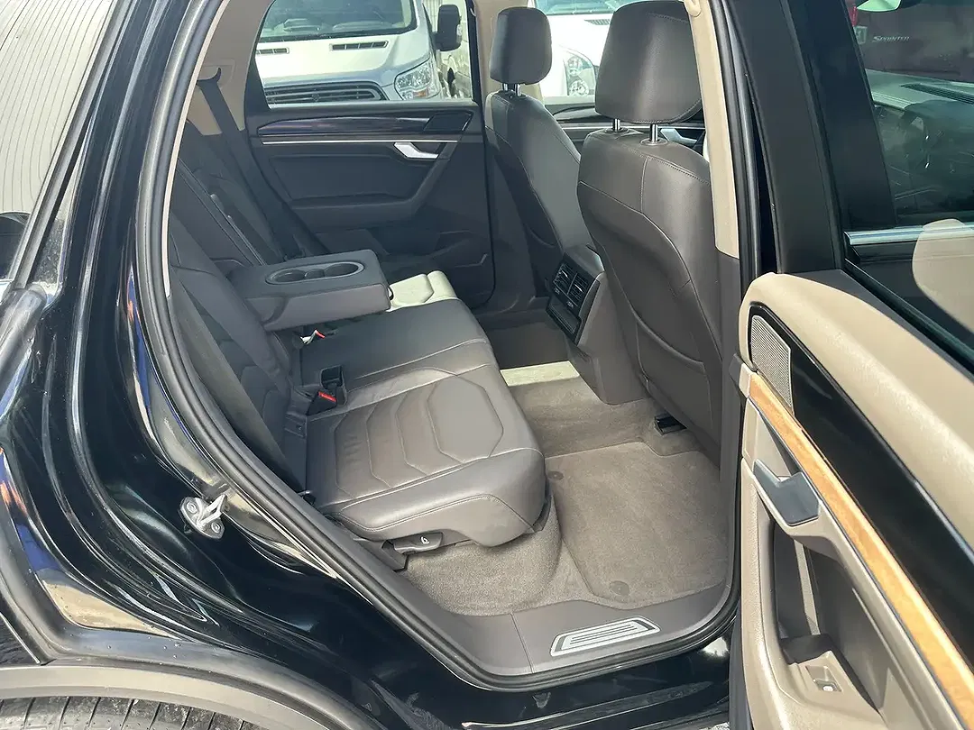 Volkswagen Touareg - Thumbnail 13