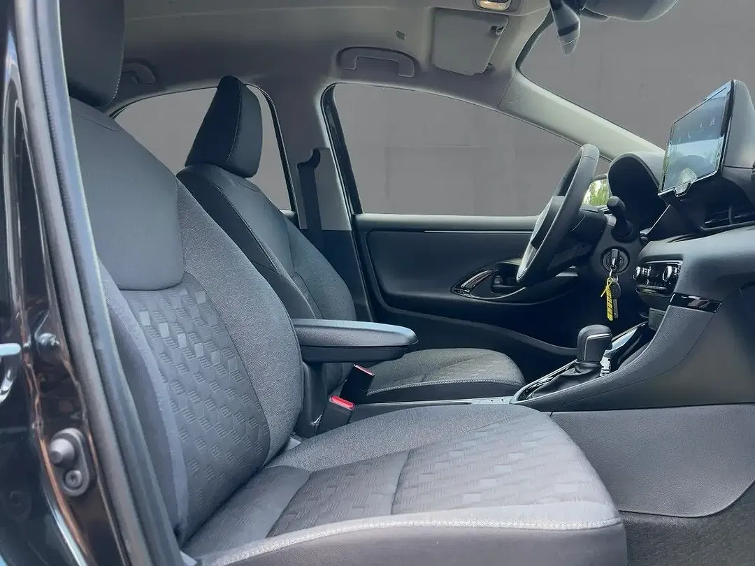 Toyota Yaris - Thumbnail 11