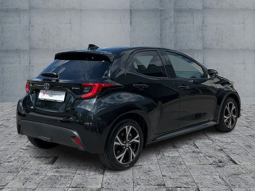 Toyota Yaris - Thumbnail 6