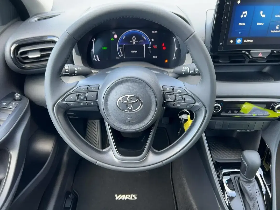 Toyota Yaris - Thumbnail 9