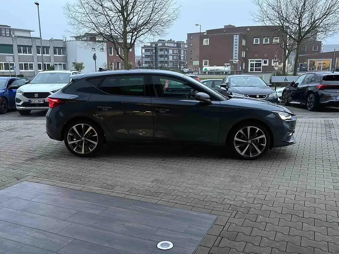SEAT Leon - Thumbnail 5