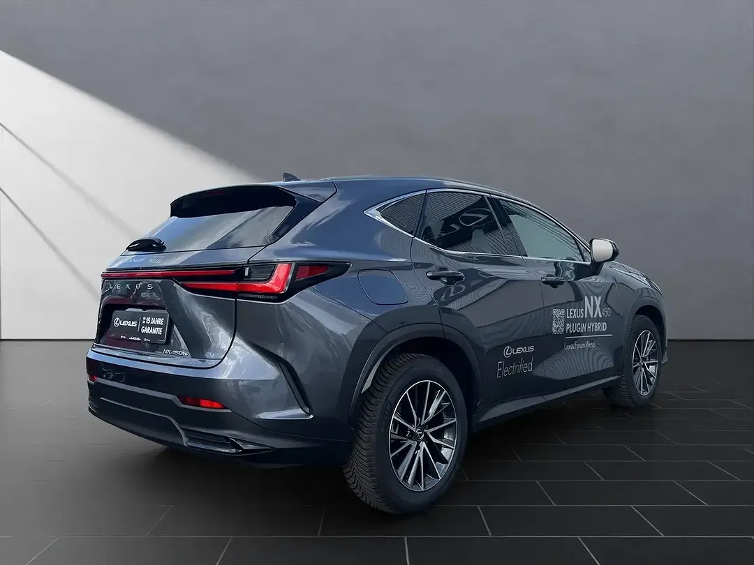 Lexus NX 450h+ - Thumbnail 3