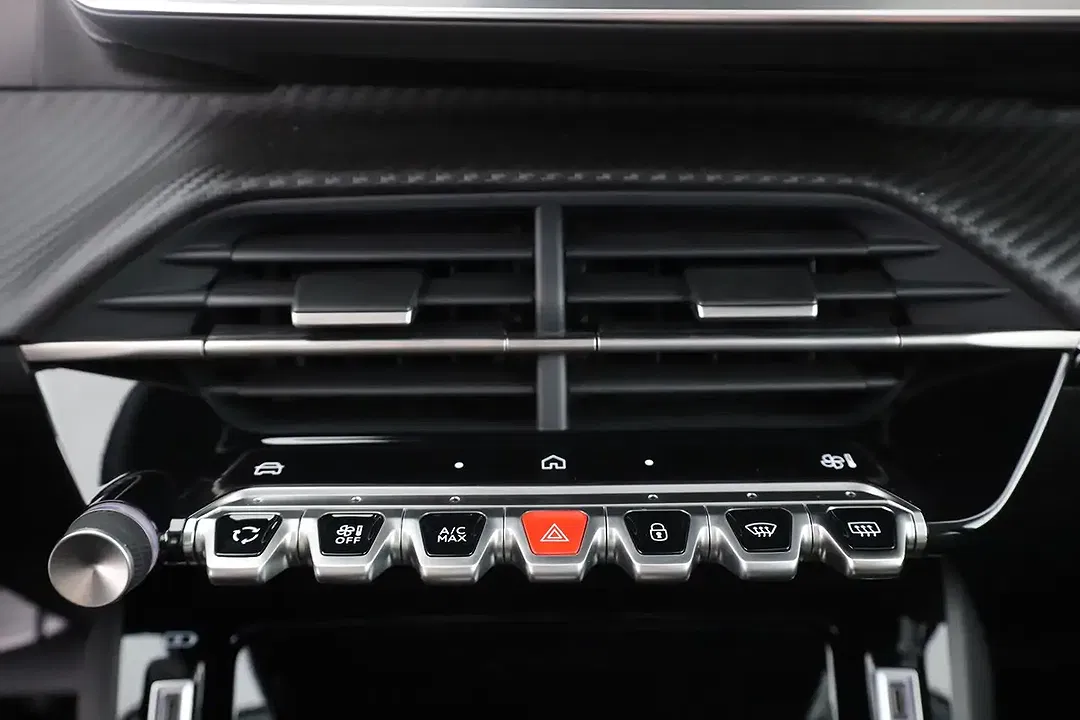 Peugeot 208 - Thumbnail 11