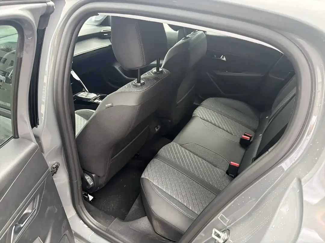Peugeot 208 - Thumbnail 10