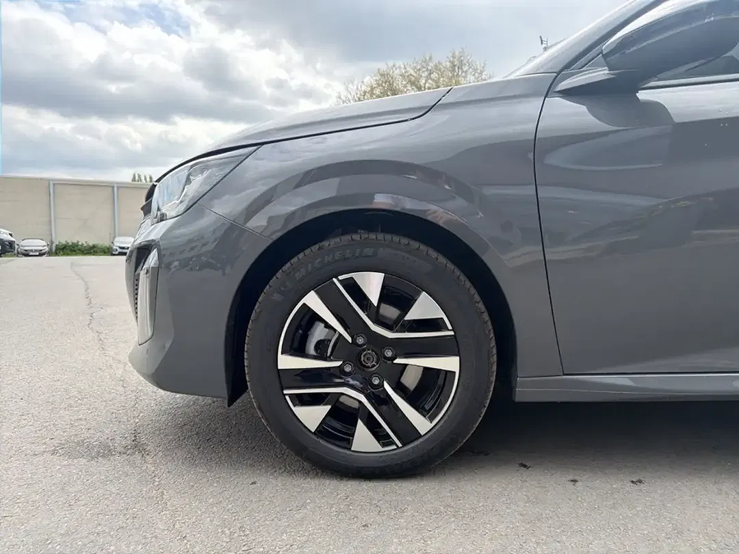 Peugeot 208 - Thumbnail 11