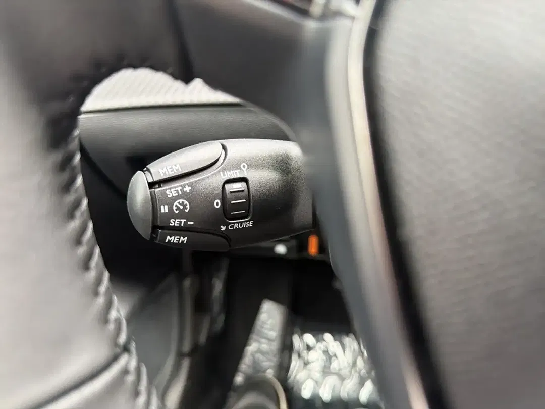 Peugeot 208 - Thumbnail 13