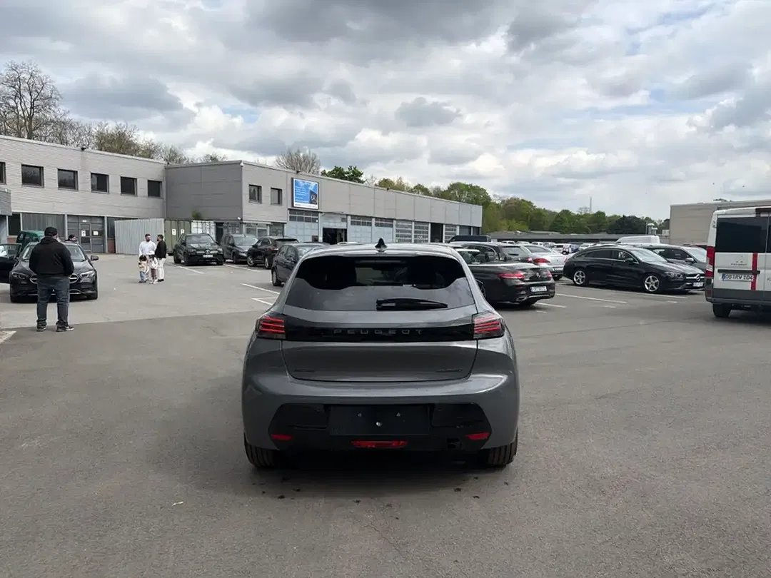 Peugeot 208 - Thumbnail 5