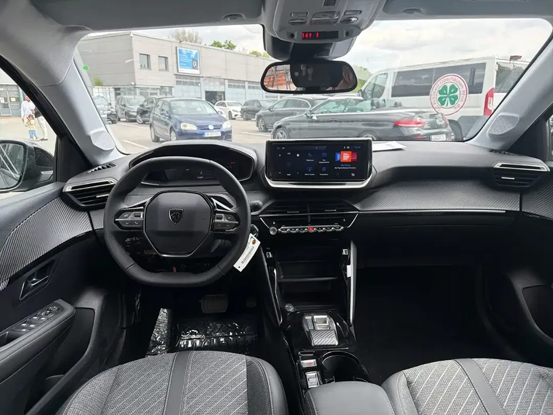 Peugeot 208 - Thumbnail 8