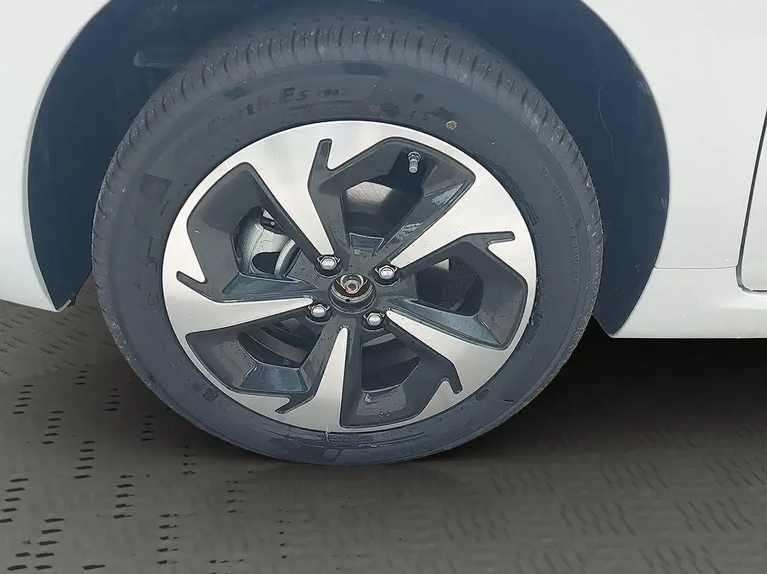 Suzuki Swift - Thumbnail 10