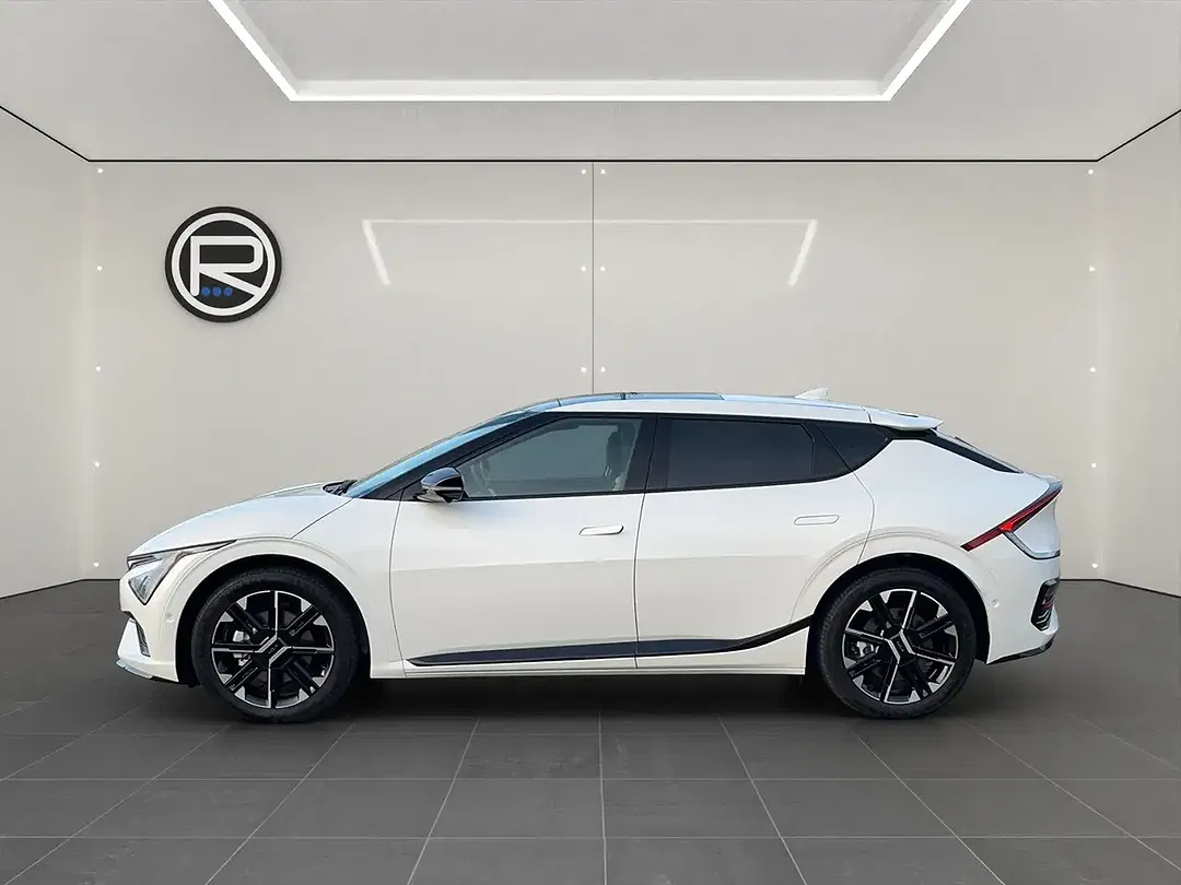 Kia EV6 - Thumbnail 3